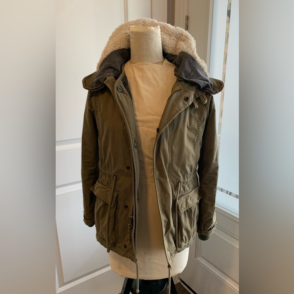 Aritzia TNA Olive Green Military 2 in 1 Jacket - Transitional/Early Spring‎